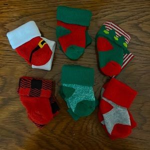 NEVER BEEN WORN SET OF 6 INFANT CHRISTMAS SOCKS